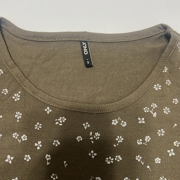 Small Only floral TieFront t-shirt - Picture 5 of 6